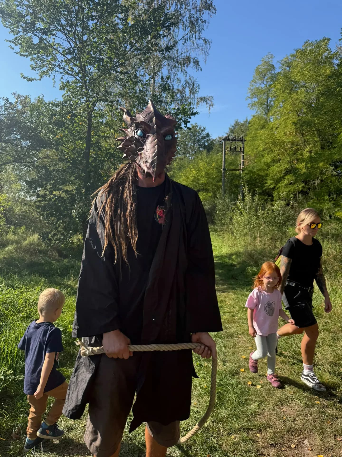 Kamenný drak se svými vyzyvateli.