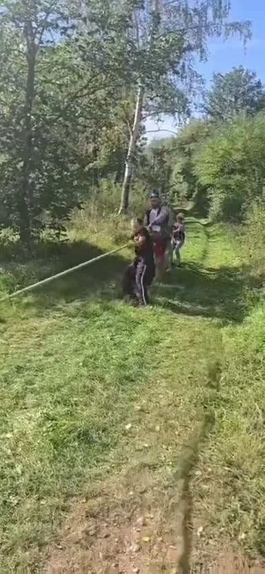 Tahalo se na obou koncích lana.